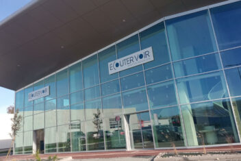 Ecouter Voir / Vue extérieure du bâtiement