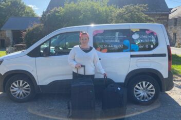 Referente sante chez vous devant vehicule Chez vous