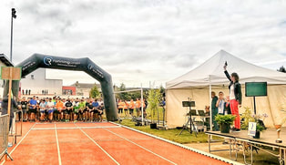 coureurs du marathon sur la ligne de départ