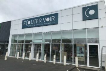 devanture d'un magasin Ecouter Voir